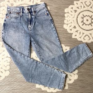Madewell The Pleated Momjean in Phair Wash